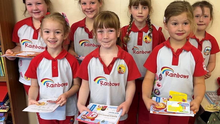 Bronze Awards for 7 Crediton Rainbows creditoncourier.co.uk